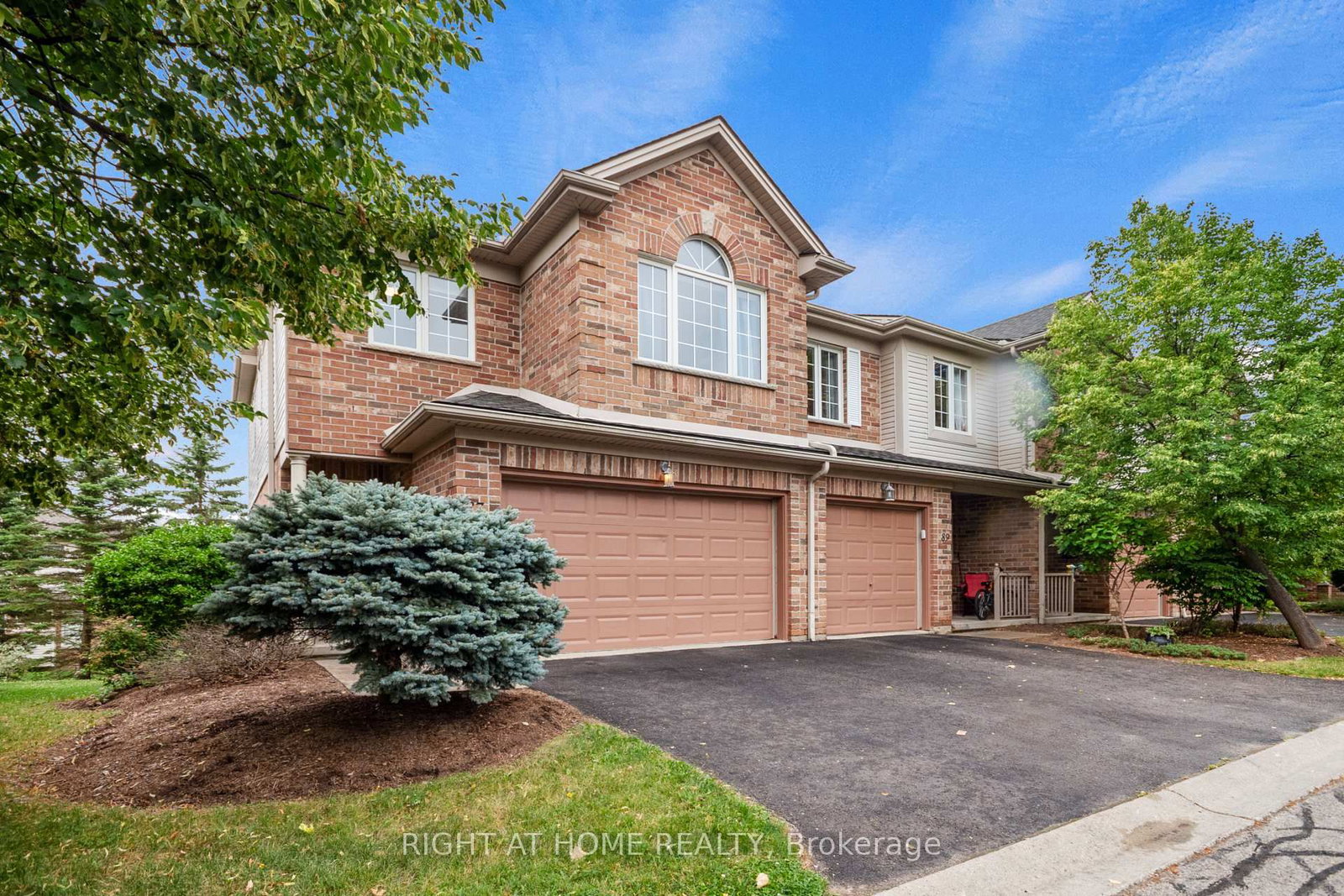 87 - 320 Ambleside Drive, London North