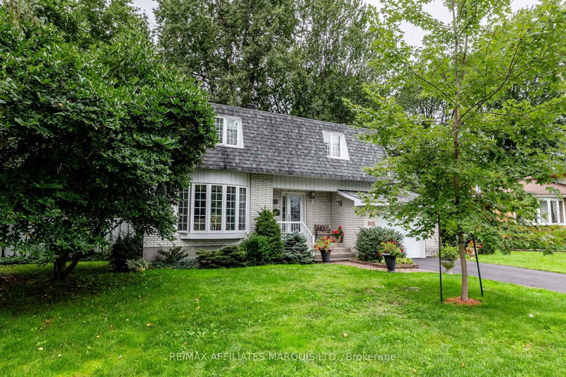 645 Dundas Crescent
