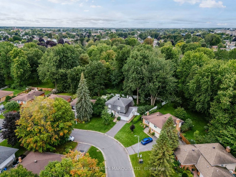 645 Dundas Crescent