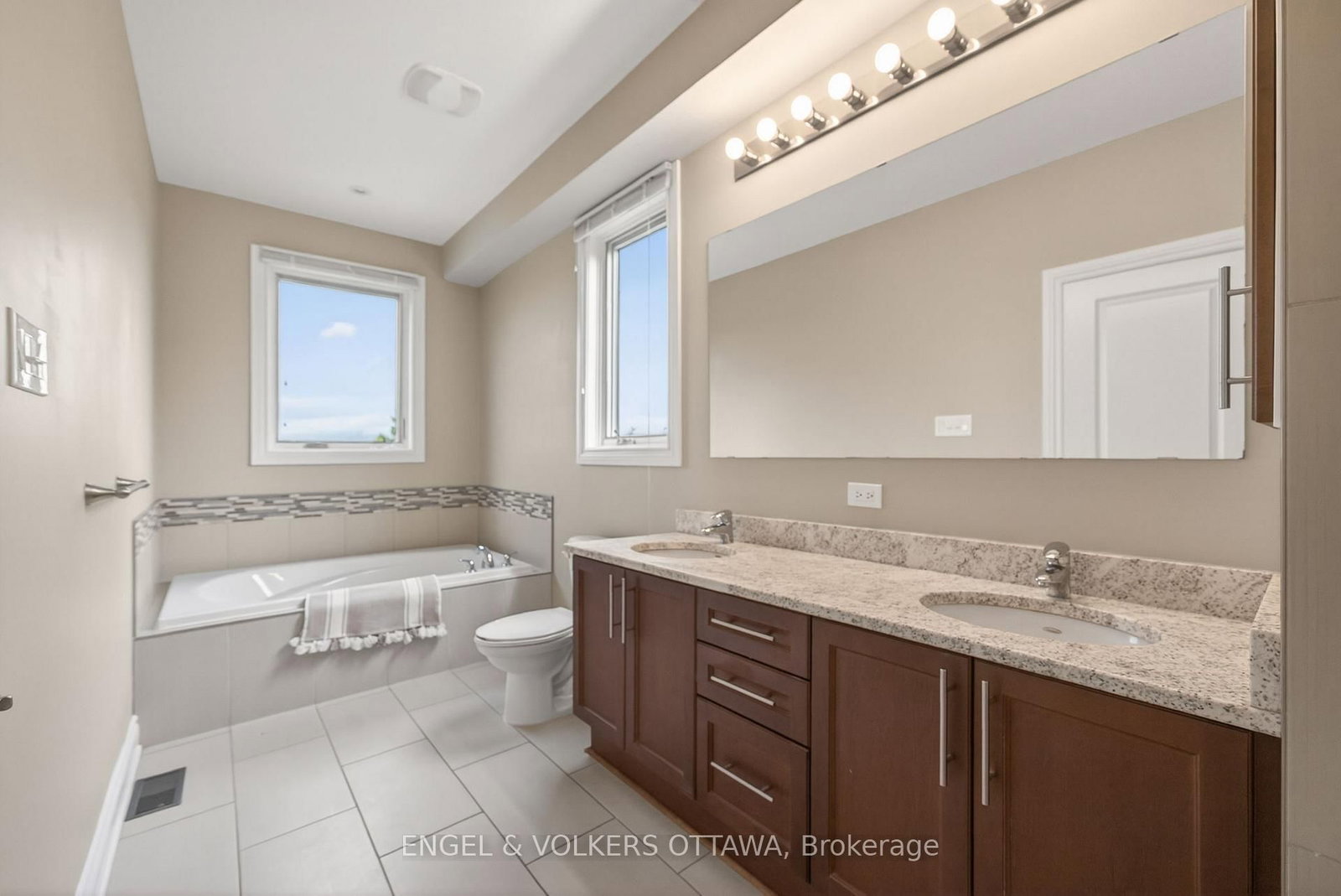 1896 Carling Avenue • Ottawa, ON photo 26