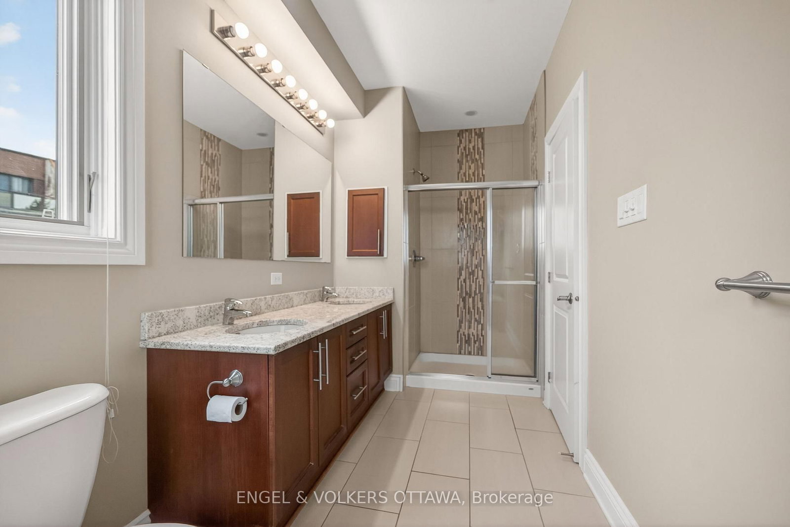 1896 Carling Avenue • Ottawa, ON photo 27