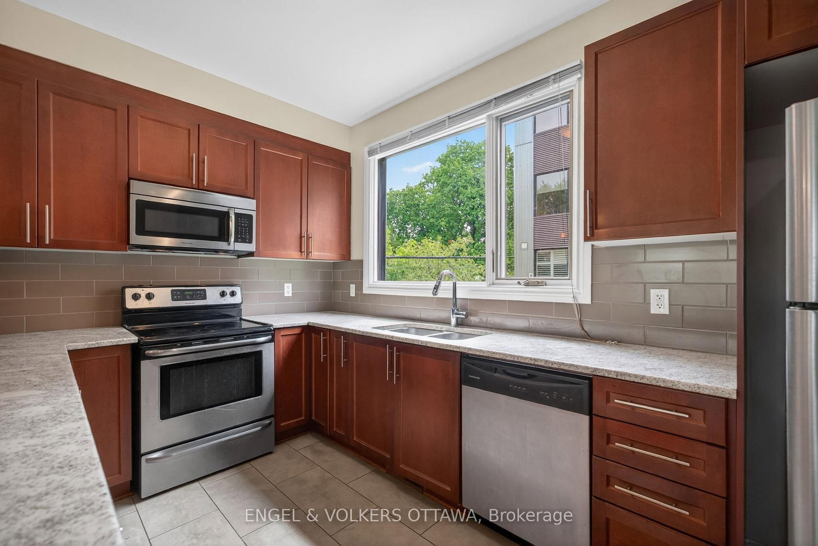 1896 Carling Avenue • Ottawa, ON photo 8