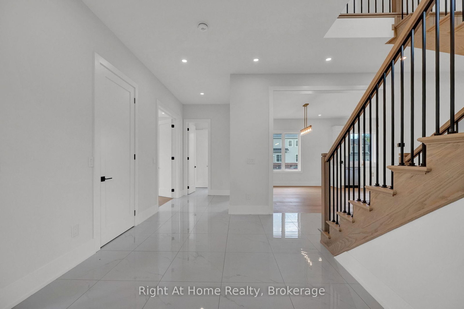 213 Suzanne Mess Boulevard • Cobourg, ON photo 4