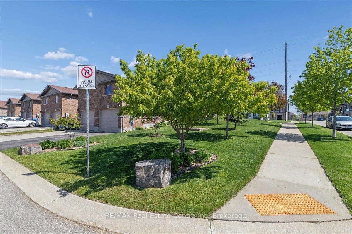 128 Ingram Drive • Guelph, ON photo 4