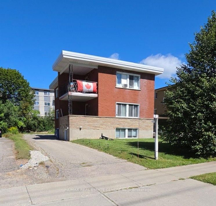 18 High Street • Waterloo, ON photo 1