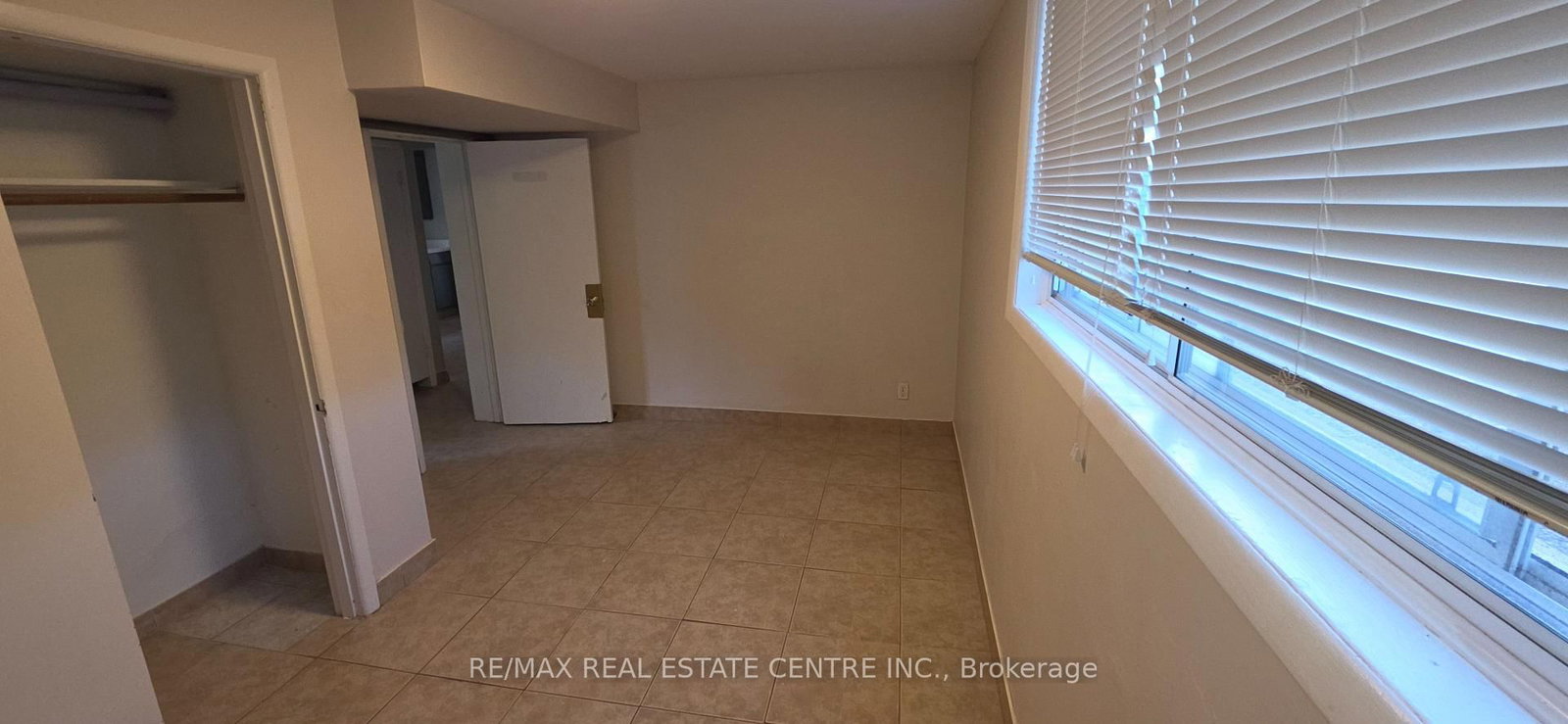 18 High Street • Waterloo, ON photo 2