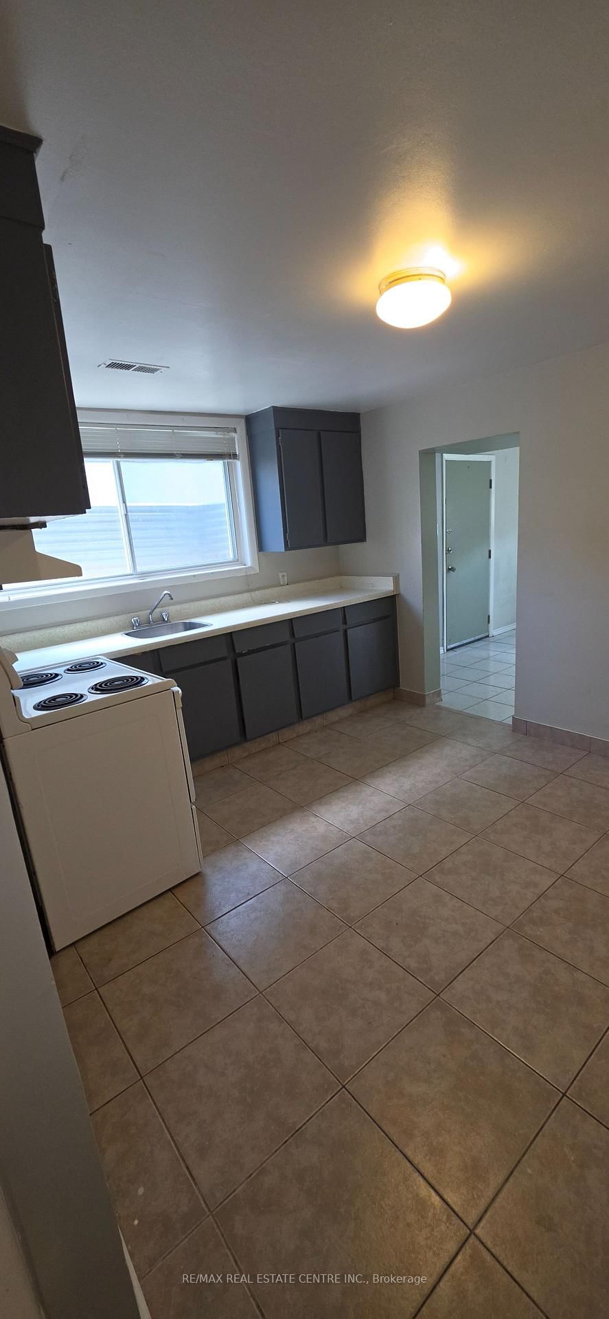 18 High Street • Waterloo, ON photo 5