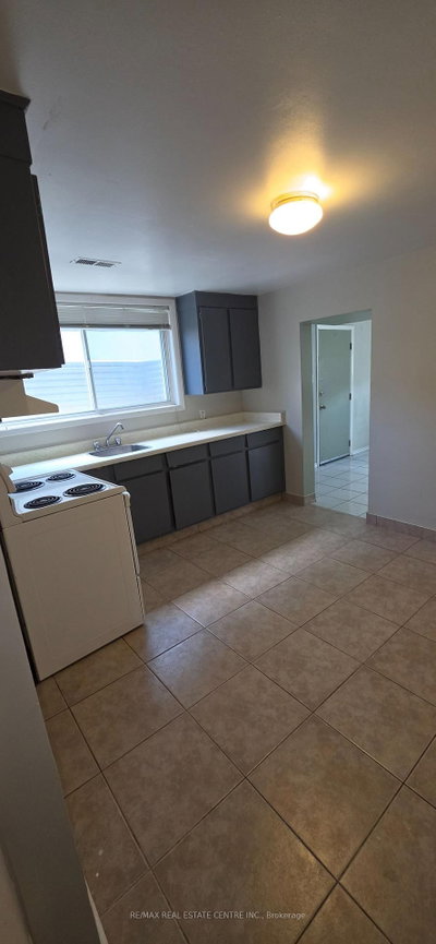 18 High Street • Waterloo, ON photo 5