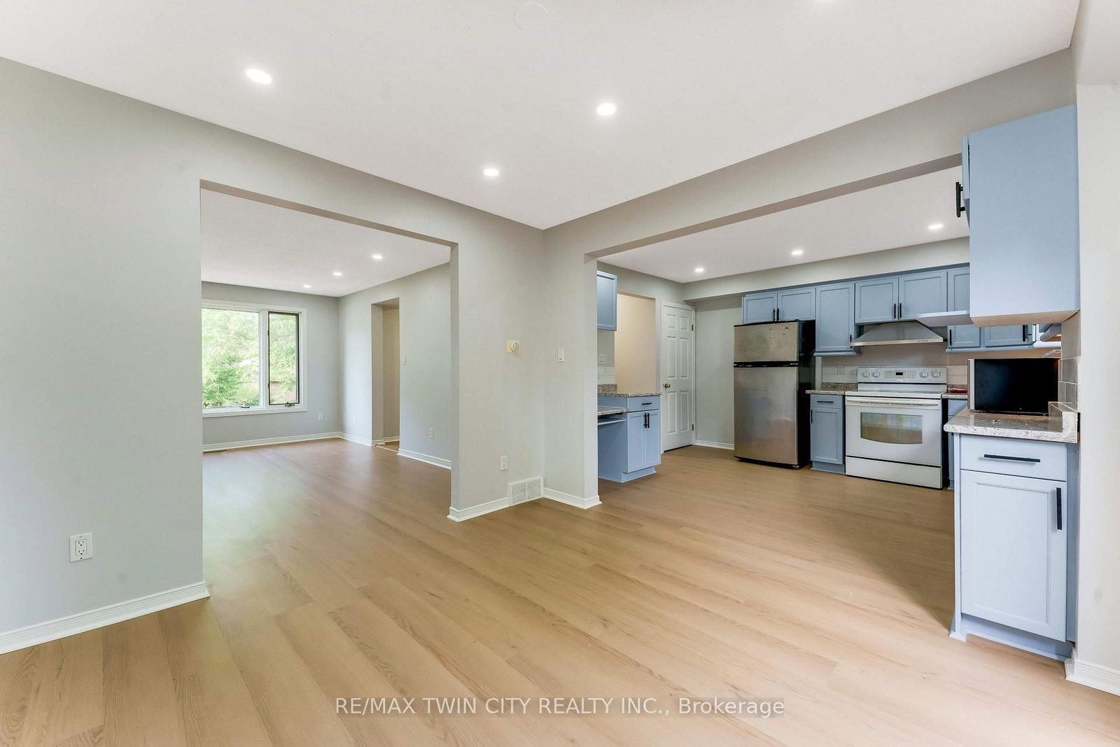68 Old Huron Court • Kitchener, ON photo 4