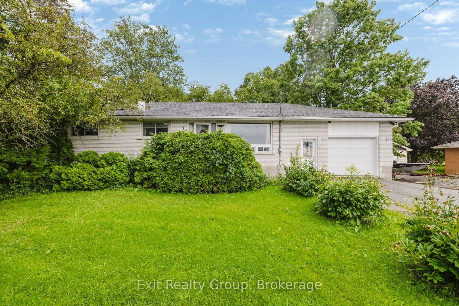 142 Sunningdale Drive • Belleville, ON photo 2