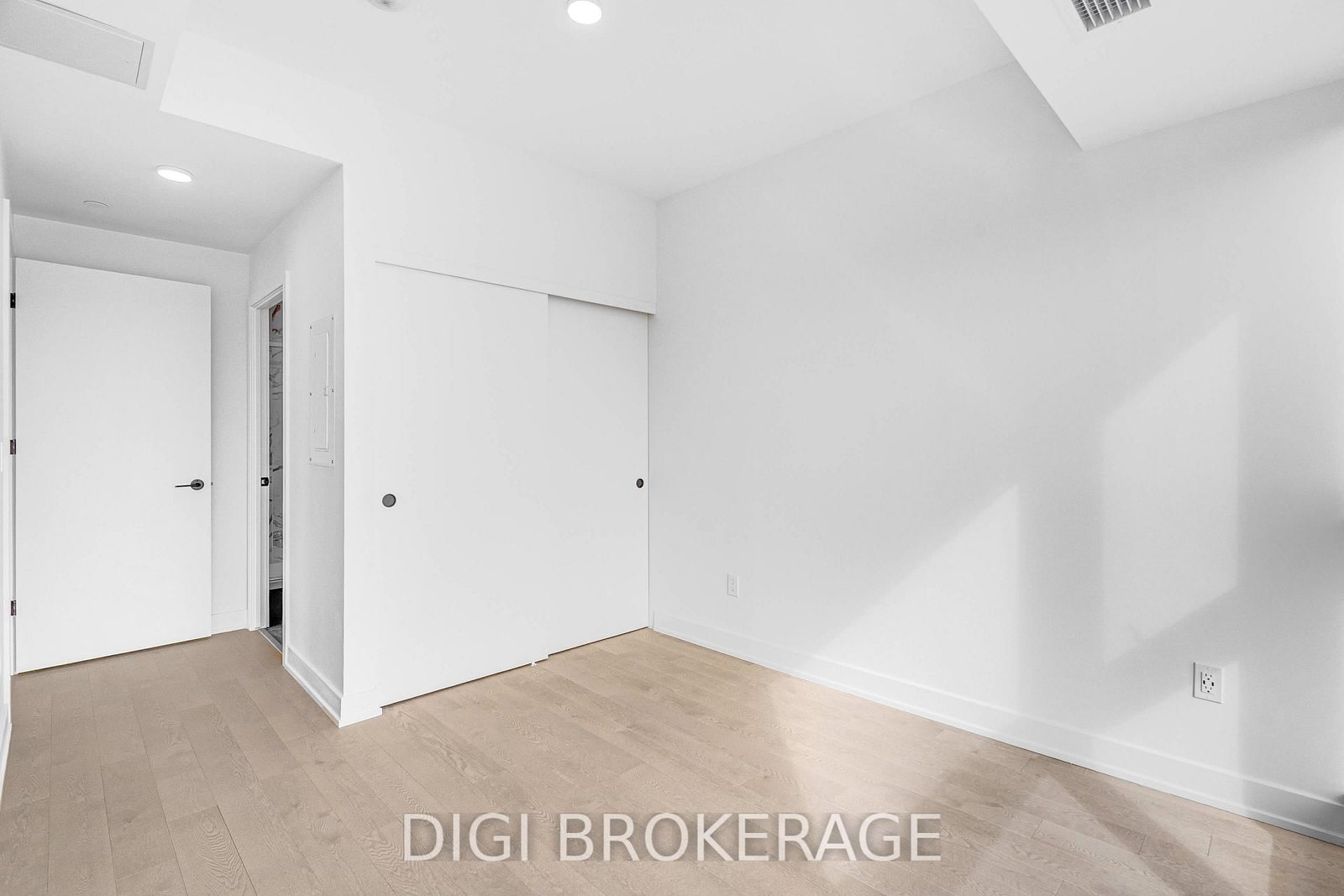 1007-560 Rideau St, Ottawa, view 15