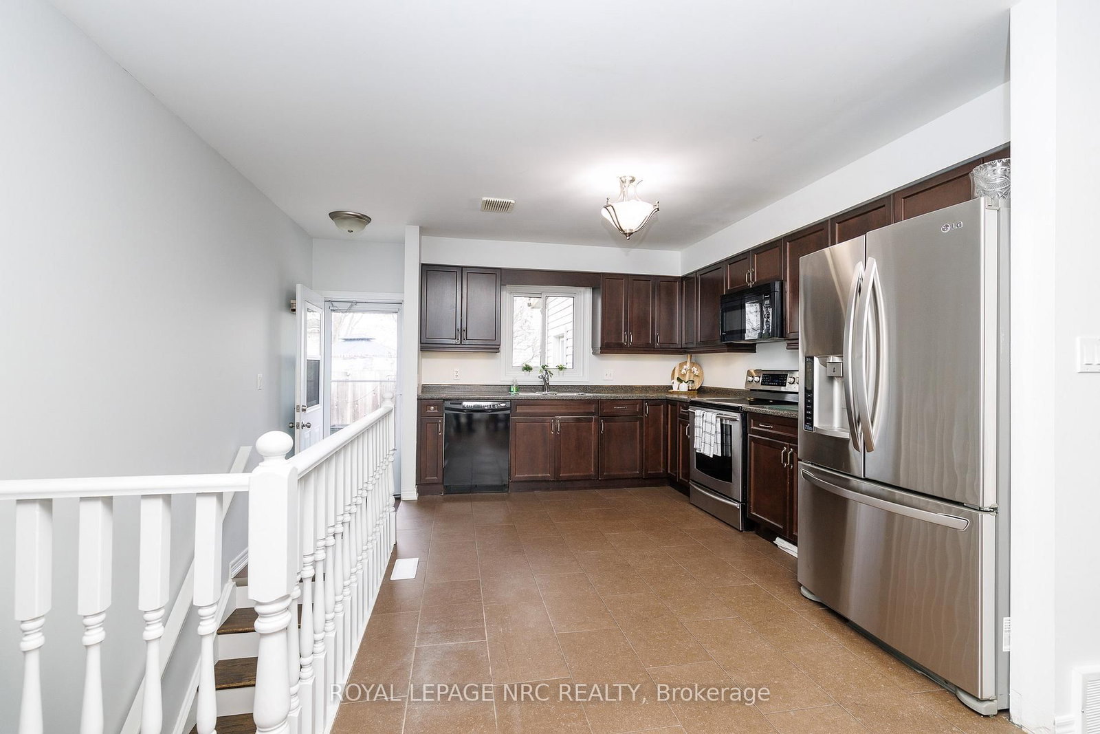 16 Leonard Drive • St. Catharines, ON photo 10