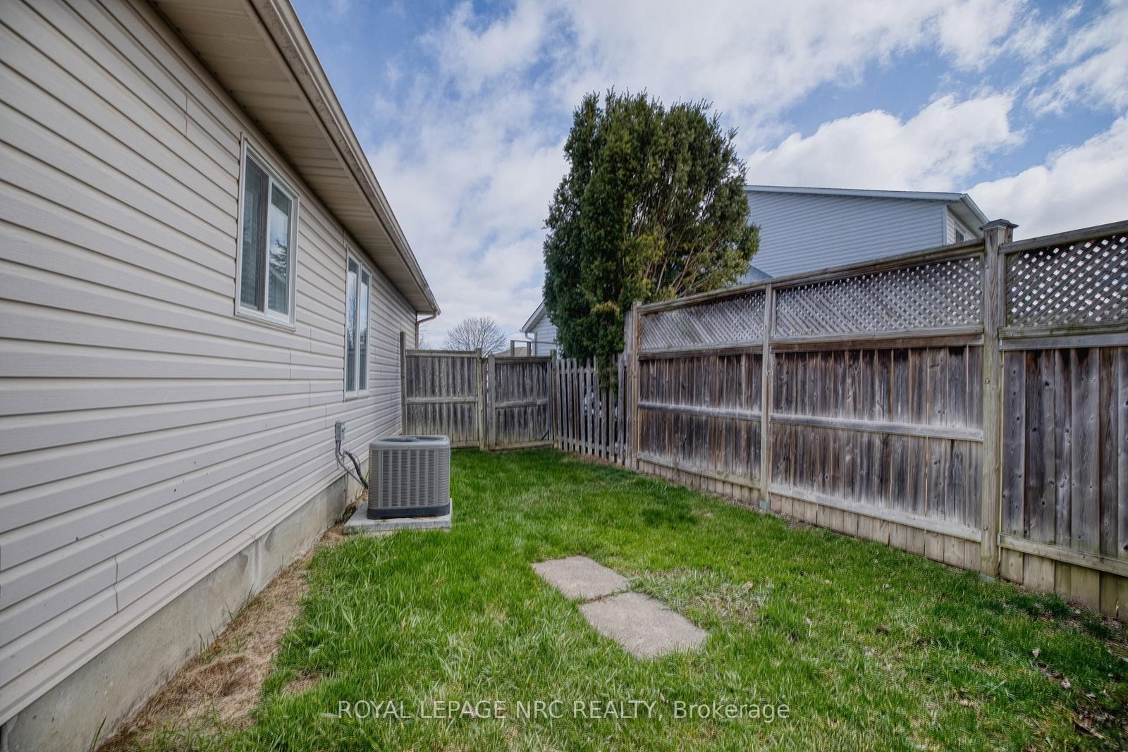 16 Leonard Drive • St. Catharines, ON photo 23