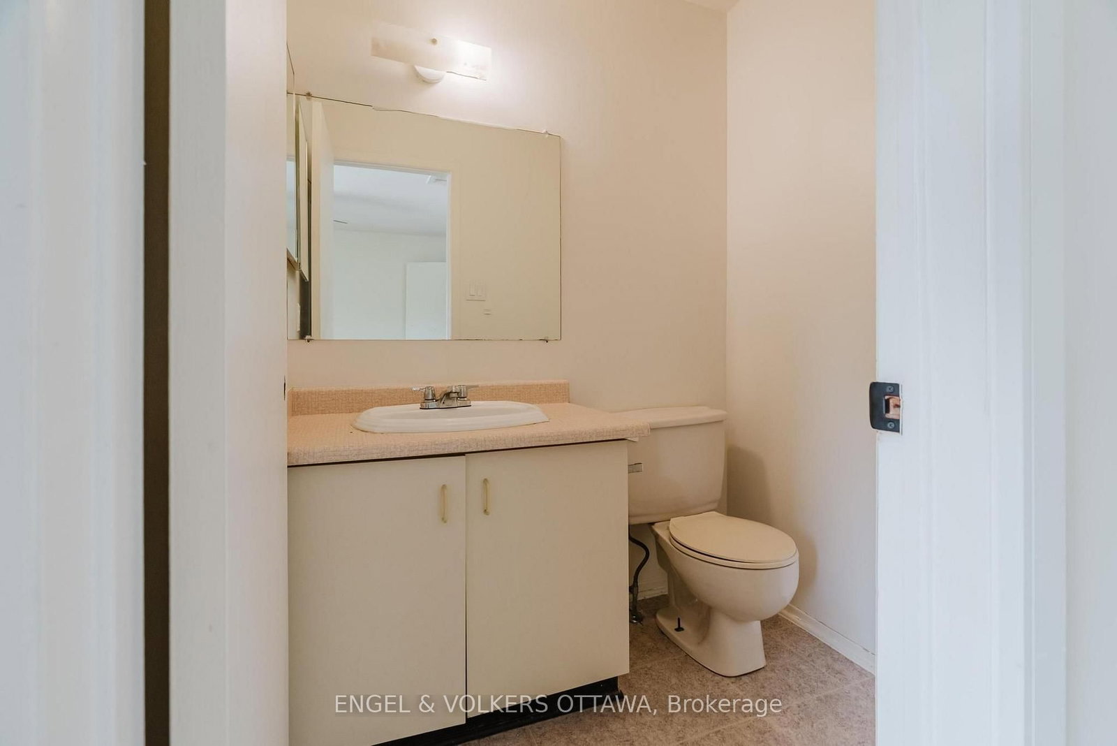 8 Almond Lane • Ottawa, ON photo 18