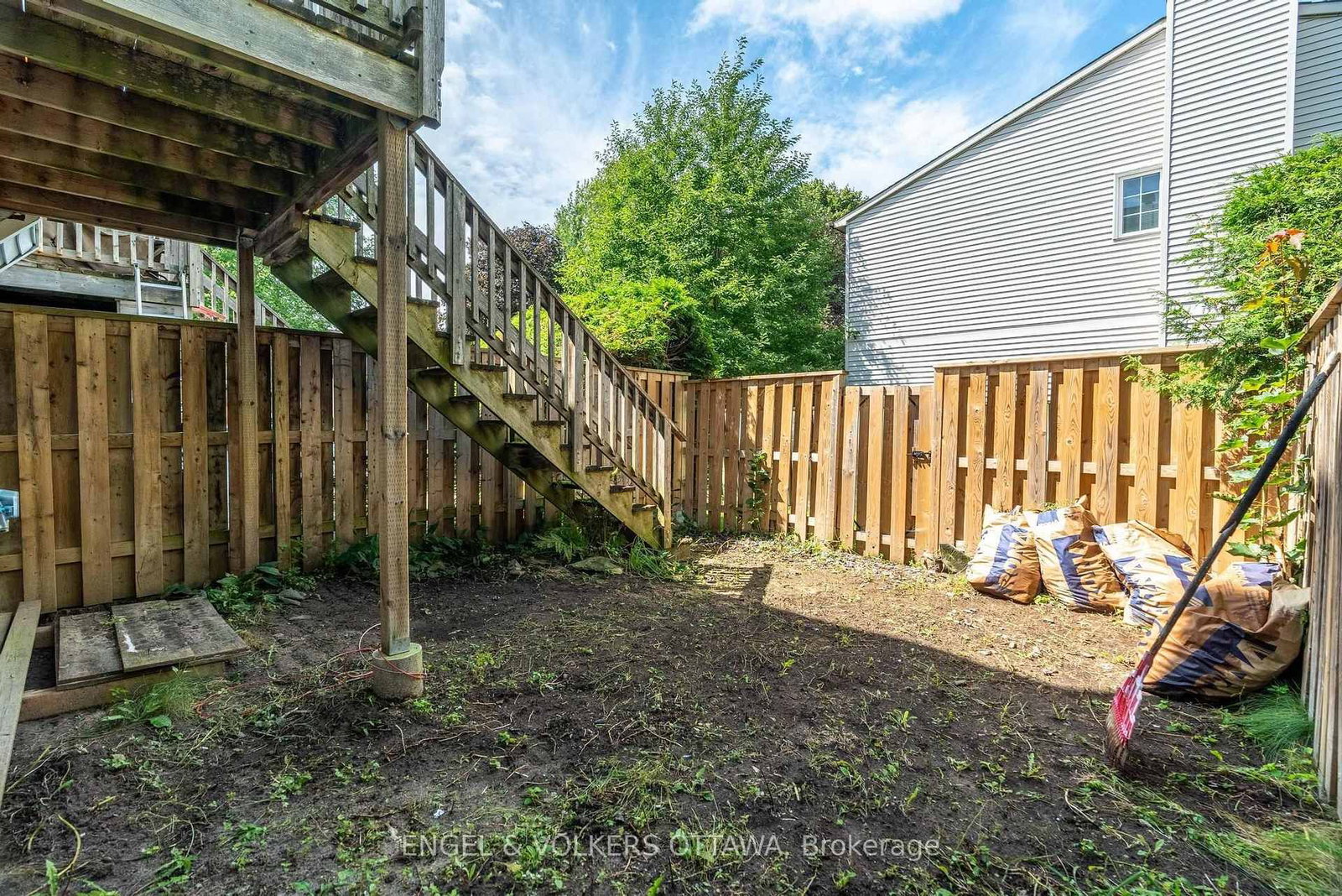 8 Almond Lane • Ottawa, ON photo 29