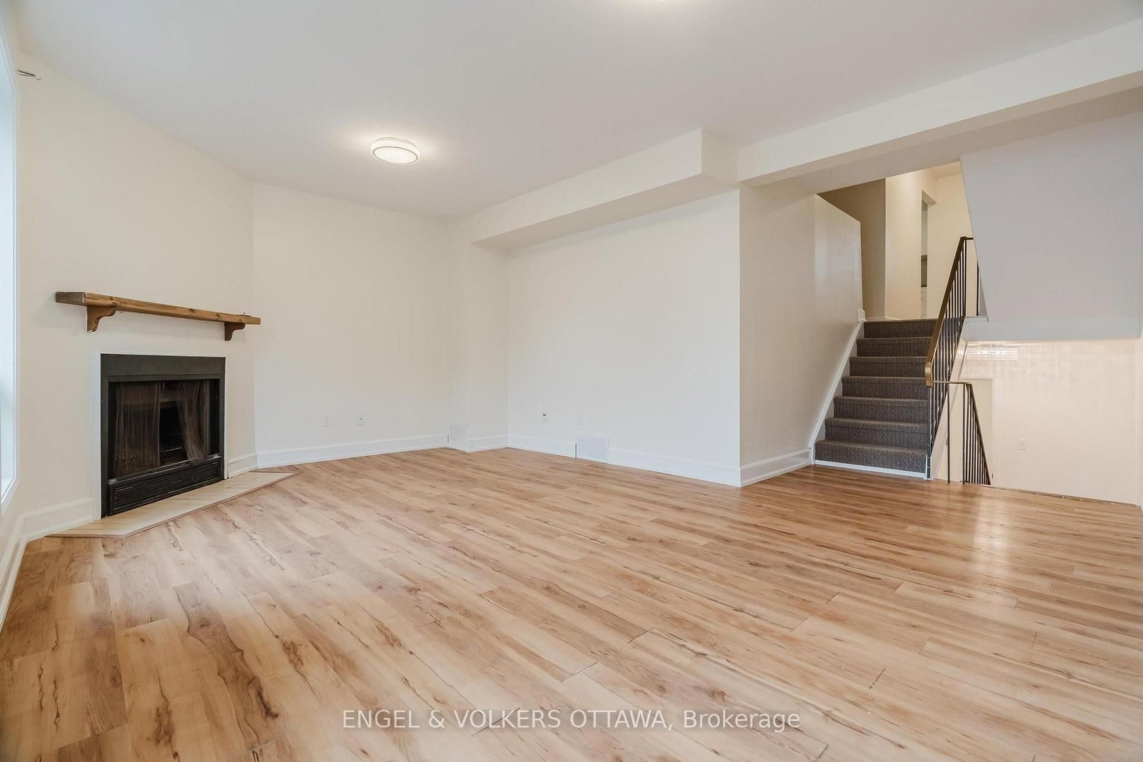 8 Almond Lane • Ottawa, ON photo 6