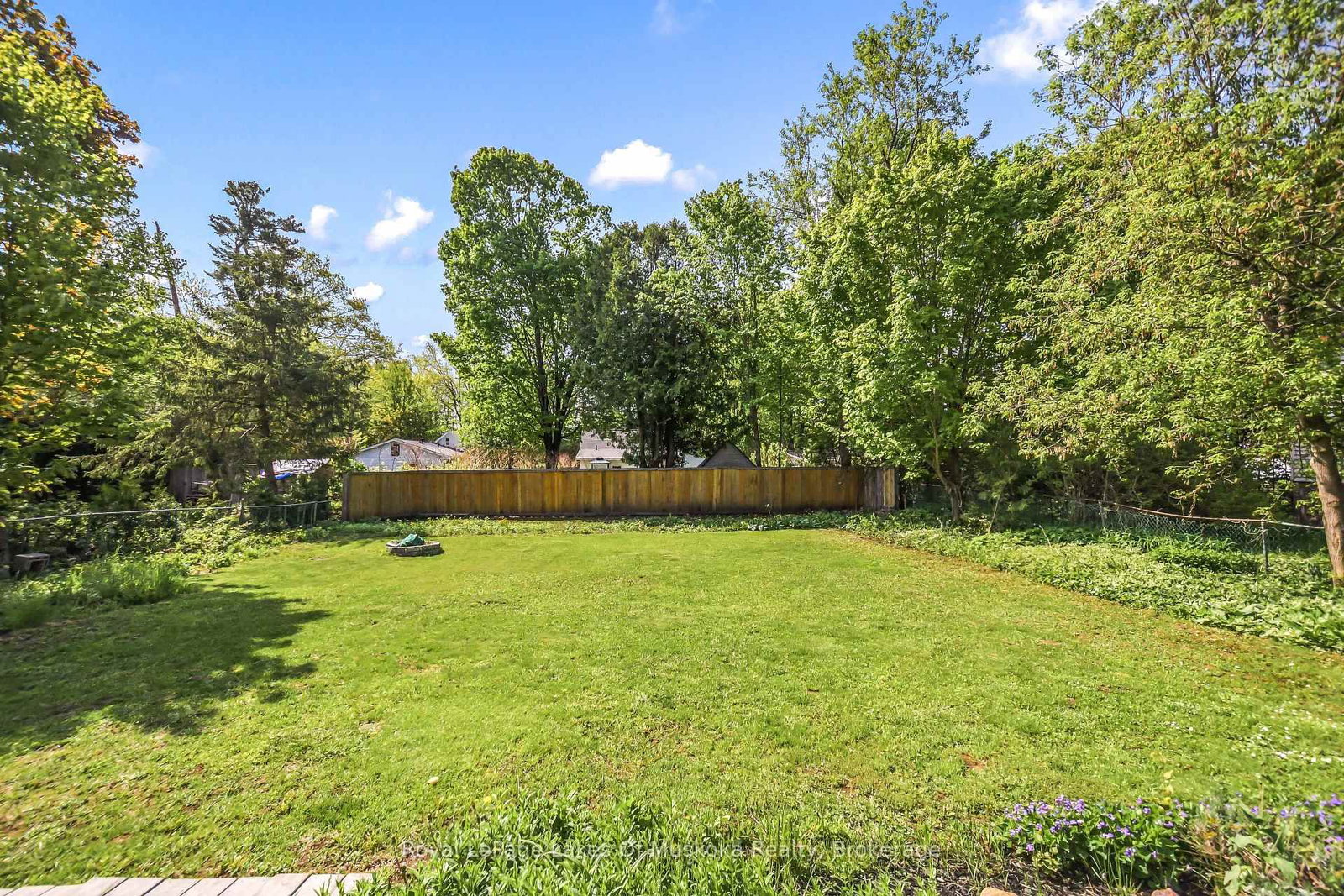 571 David Street E • Gravenhurst, ON photo 32