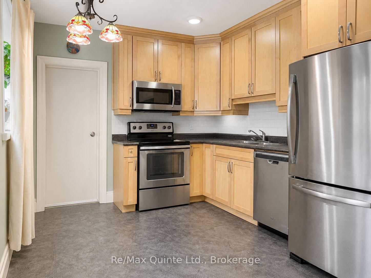 296 Coleman Street • Belleville, ON photo 6