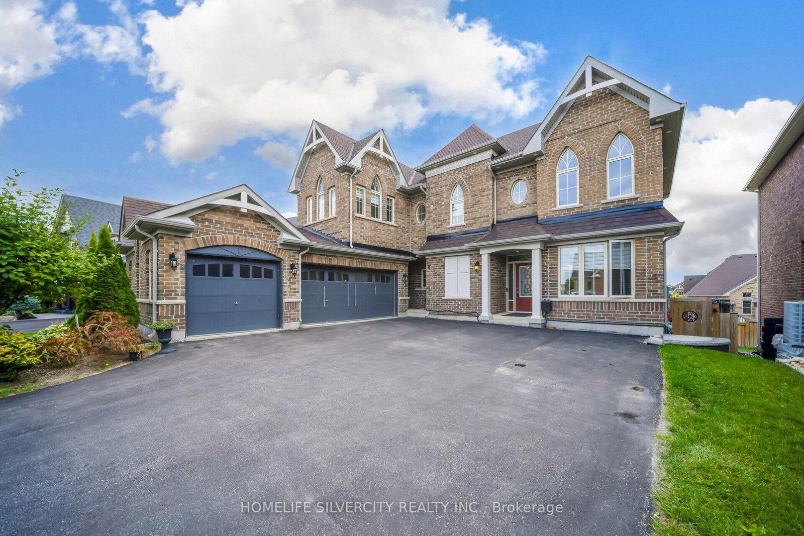 8 Mitchell Crescent • Mono, ON photo 1