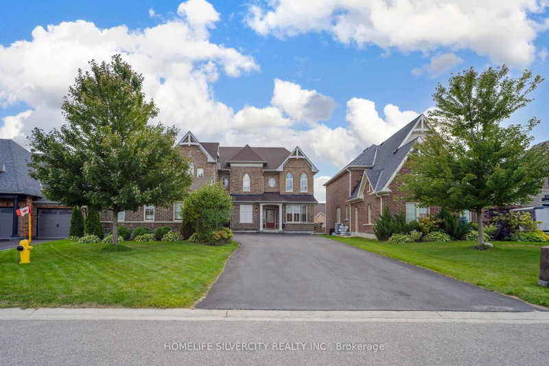 8 Mitchell Crescent