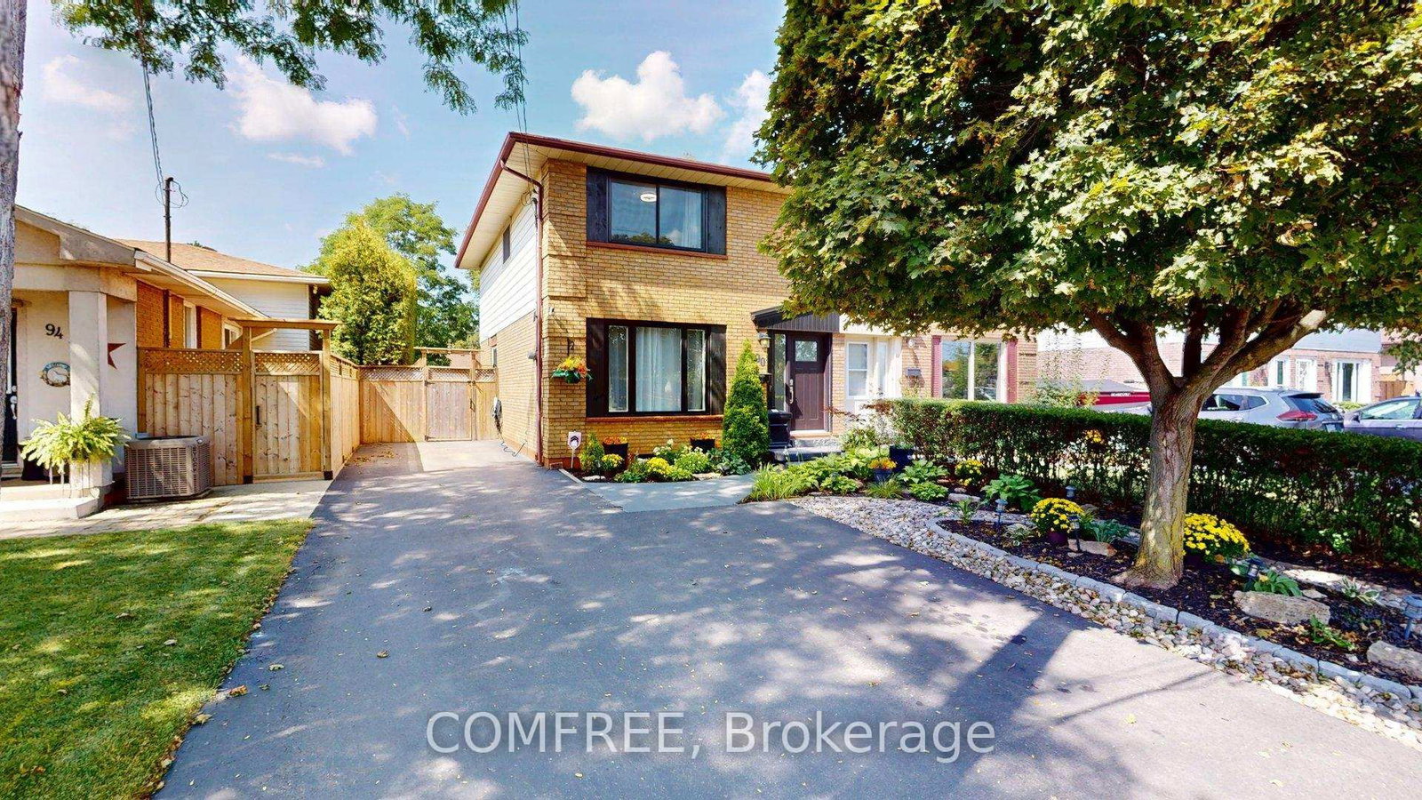 90 San Antonio Drive • Hamilton, ON photo 1
