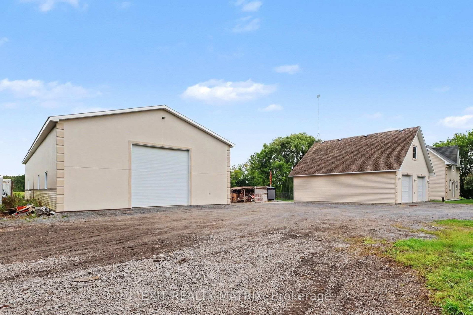 1991 FINCH-WINCHESTER BOUNDARY Road • North Stormont, ON photo 3