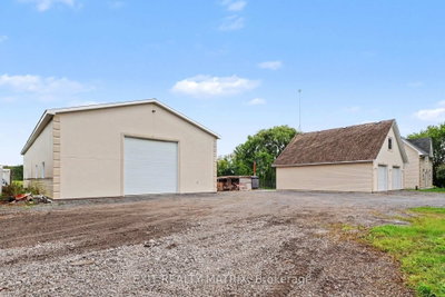 1991 FINCH-WINCHESTER BOUNDARY Road • North Stormont, ON photo 3