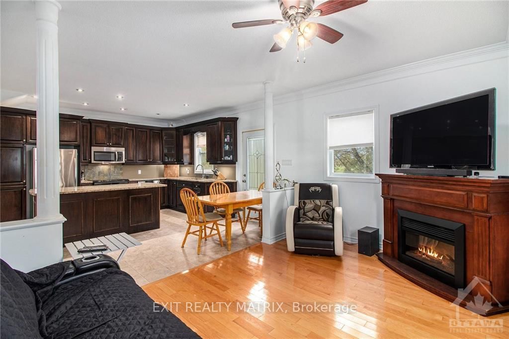 1991 FINCH-WINCHESTER BOUNDARY Road • North Stormont, ON photo 5