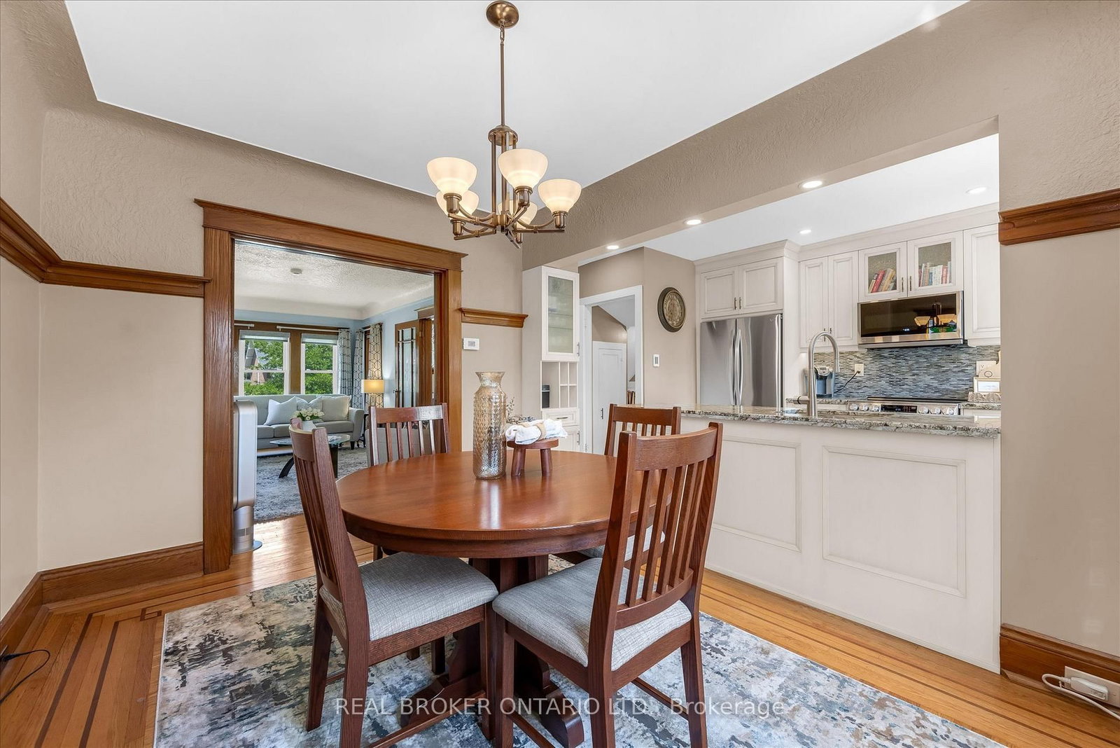 99 Tuxedo Avenue S • Hamilton, ON photo 10