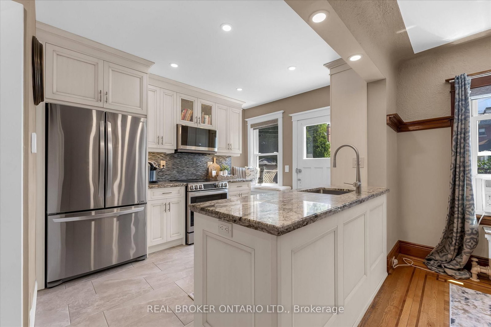 99 Tuxedo Avenue S • Hamilton, ON photo 12