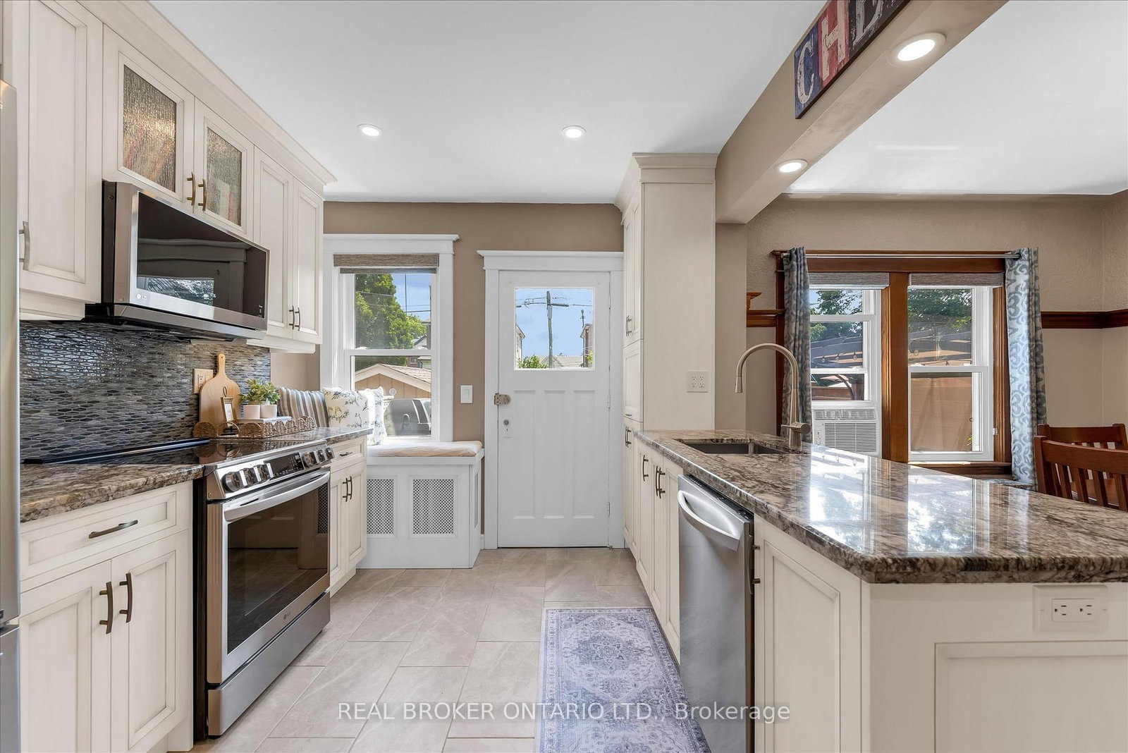 99 Tuxedo Avenue S • Hamilton, ON photo 13