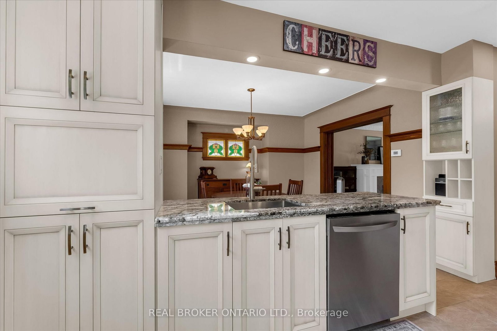 99 Tuxedo Avenue S • Hamilton, ON photo 15