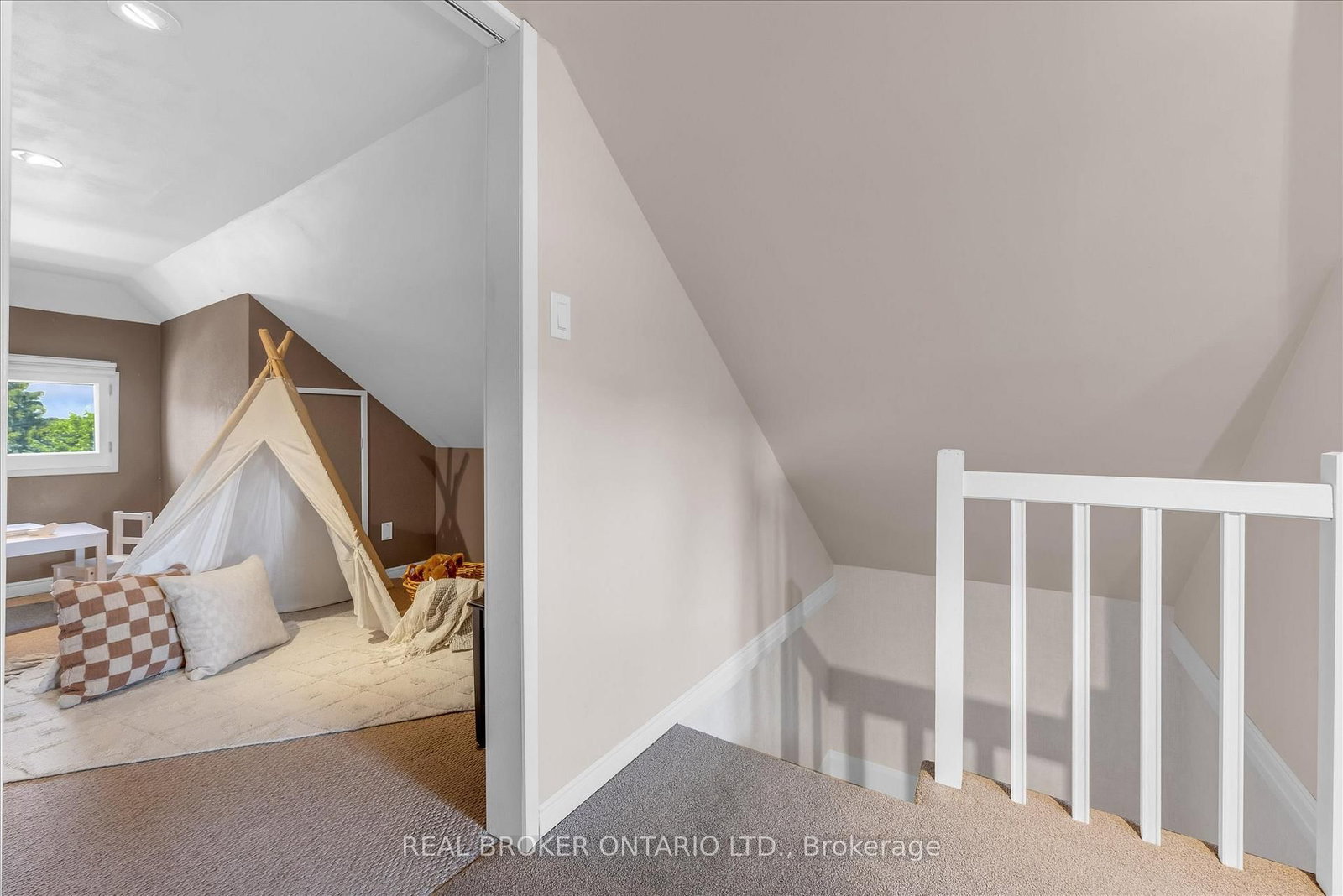 99 Tuxedo Avenue S • Hamilton, ON photo 30