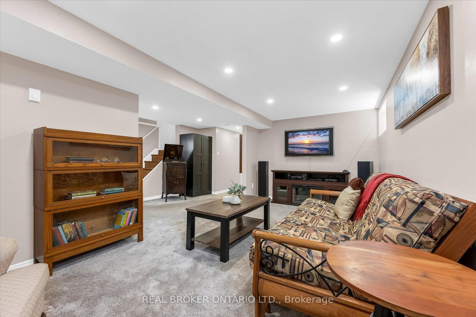 99 Tuxedo Avenue S • Hamilton, ON photo 33