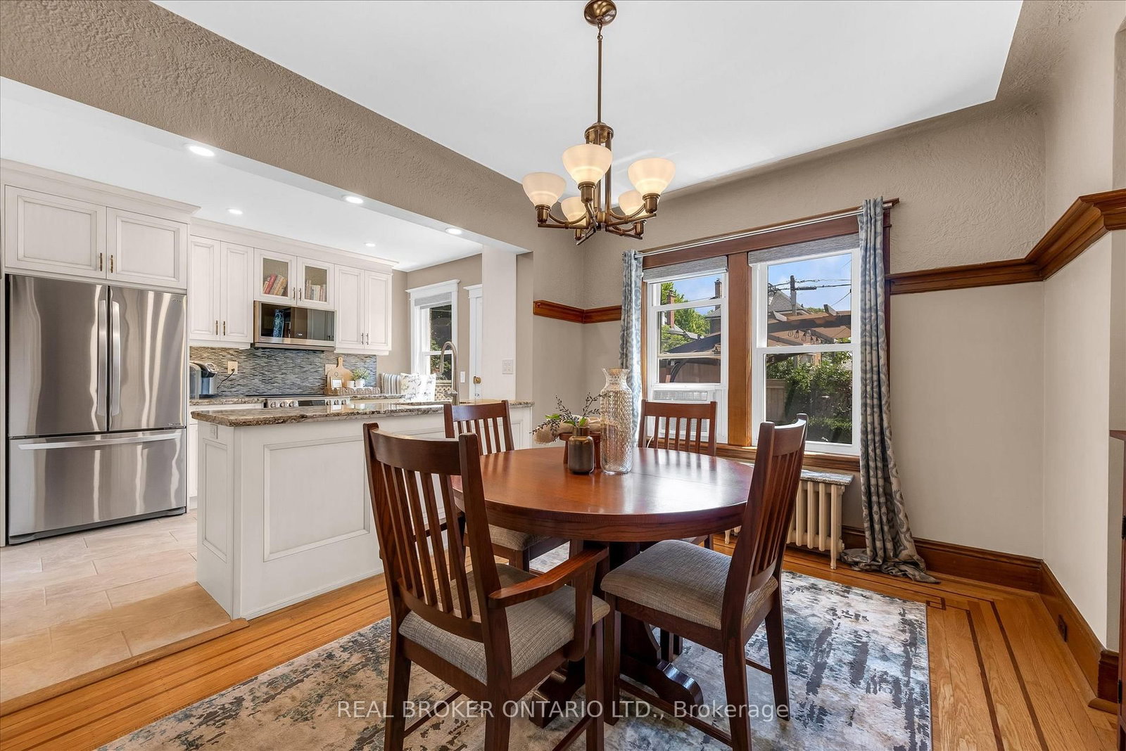 99 Tuxedo Avenue S • Hamilton, ON photo 9