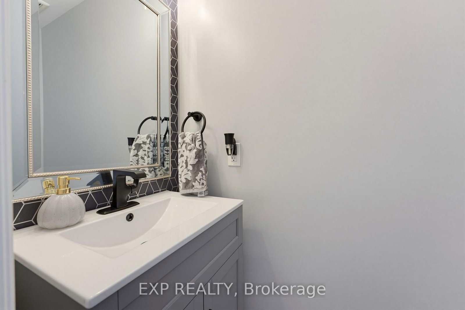 74 Laguna Village Crescent • Hamilton, ON photo 14