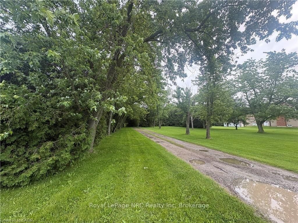 165 Ridge, Grimsby, Ontario L3M 4E7