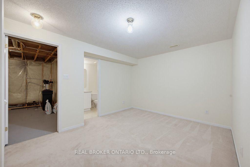 2000 Oakbrook Circ, Ottawa, view 20