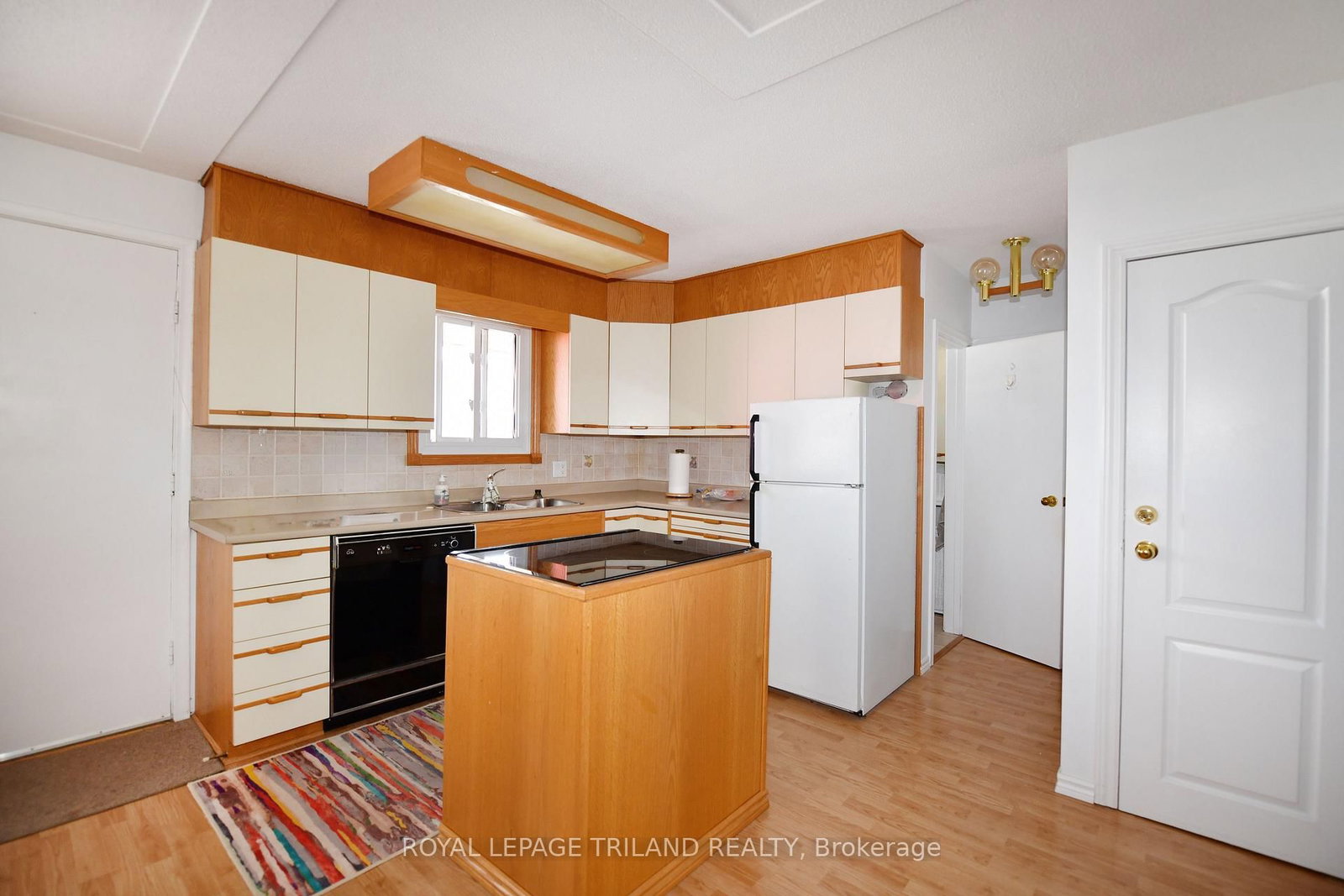 27 Hill Street • Lambton Shores, ON photo 19