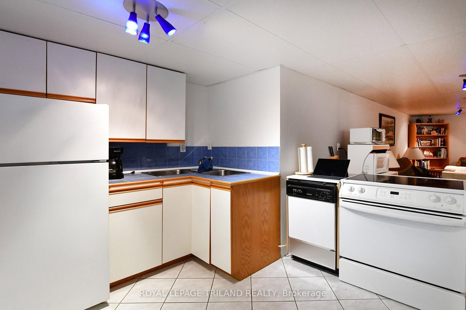 27 Hill Street • Lambton Shores, ON photo 30