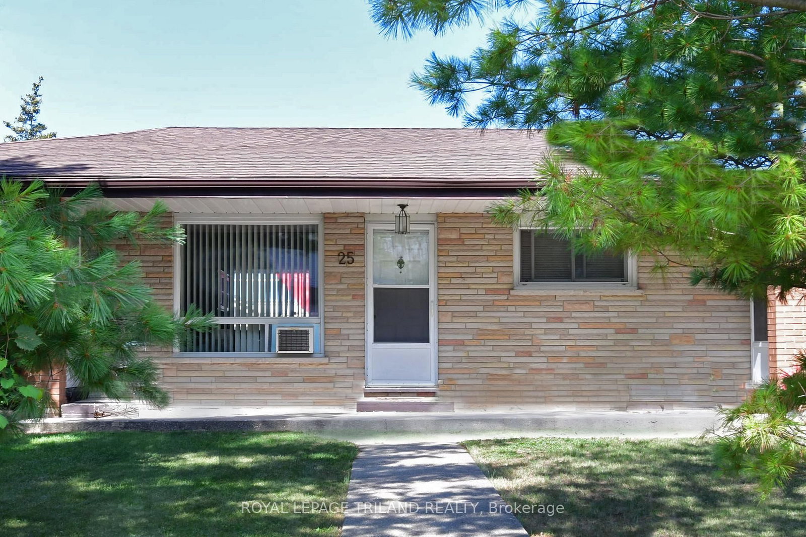 27 Hill Street • Lambton Shores, ON photo 9