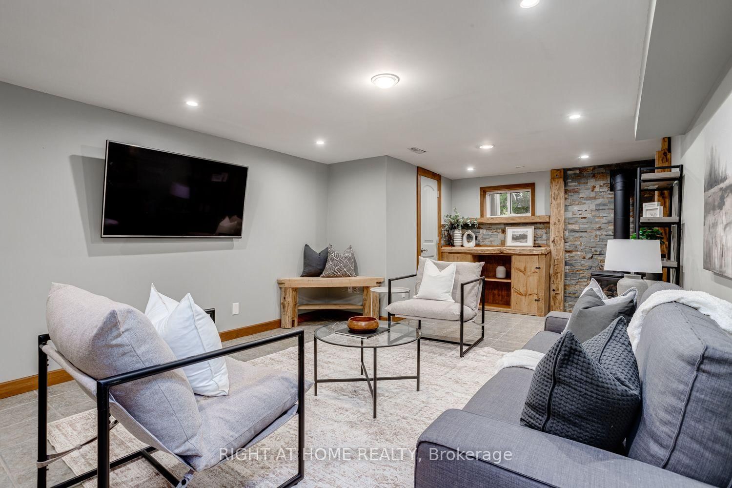 63 Robinglade Avenue • Kawartha Lakes, ON photo 27