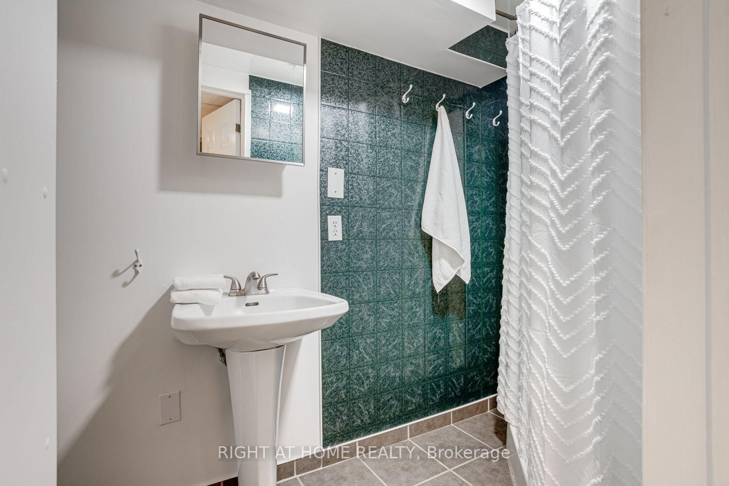 63 Robinglade Avenue • Kawartha Lakes, ON photo 29