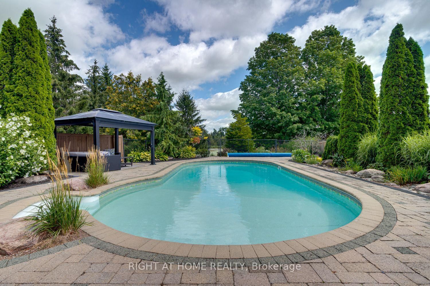 63 Robinglade Avenue • Kawartha Lakes, ON photo 34