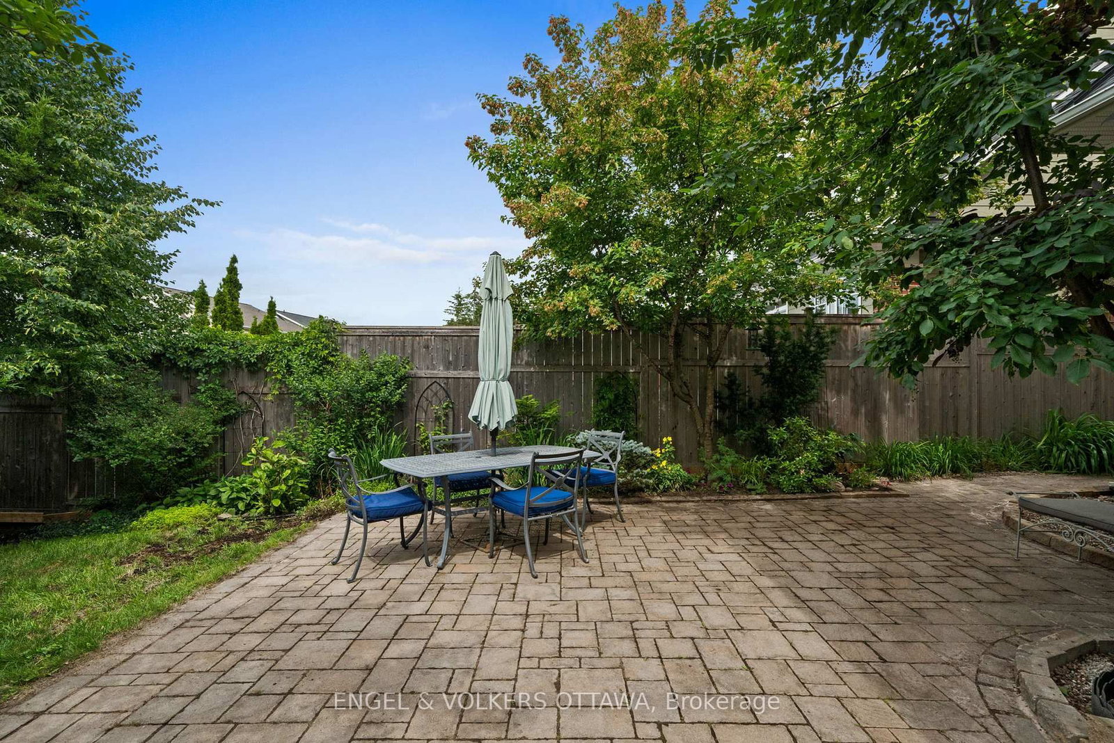 564 Erinwoods Circle • Ottawa, ON photo 36