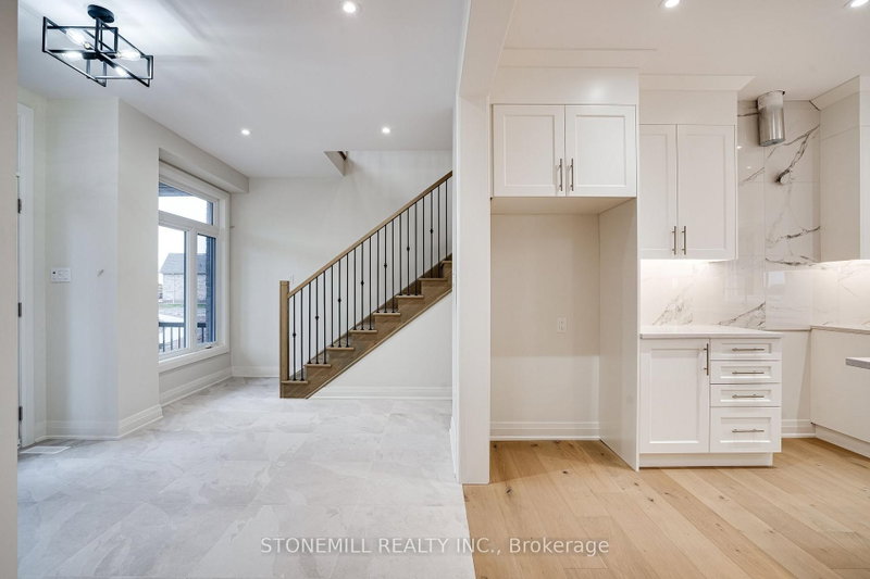 239 Midland Pl photo 5