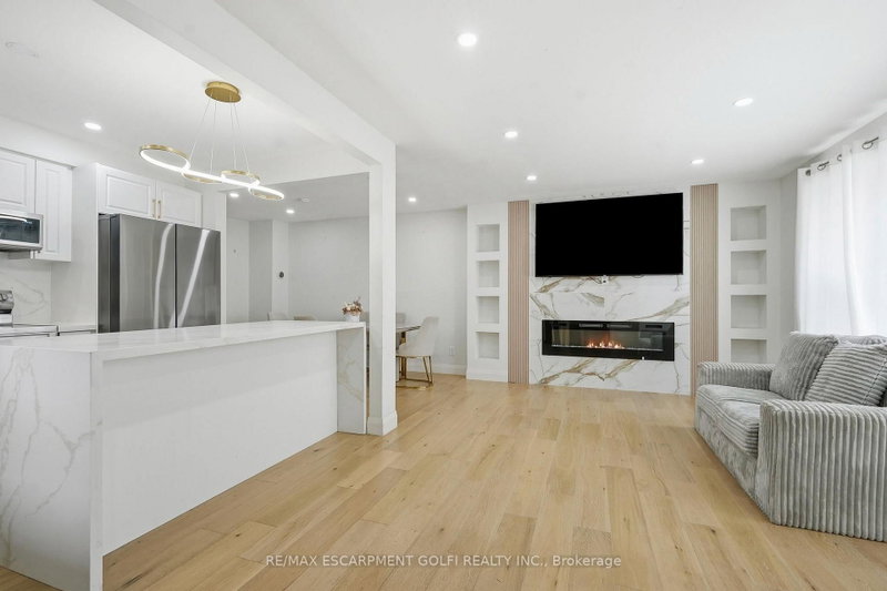 Upper - 47 Barrington Drive