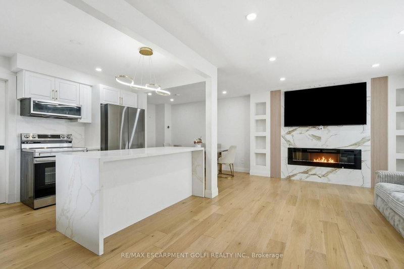Upper - 47 Barrington Drive