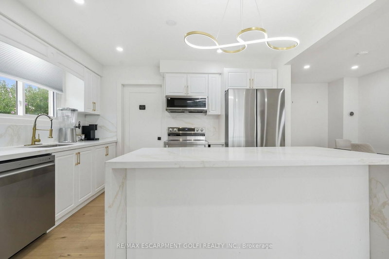 Upper - 47 Barrington Drive