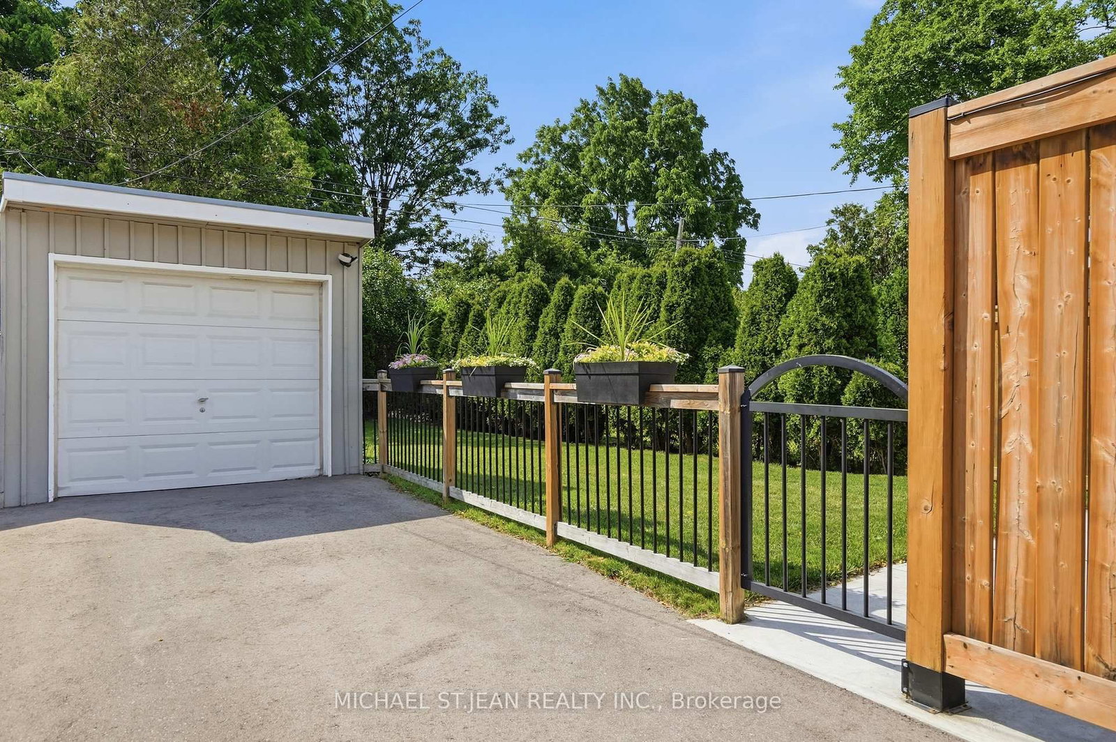 58 Tragina Avenue S • Hamilton, ON photo 5
